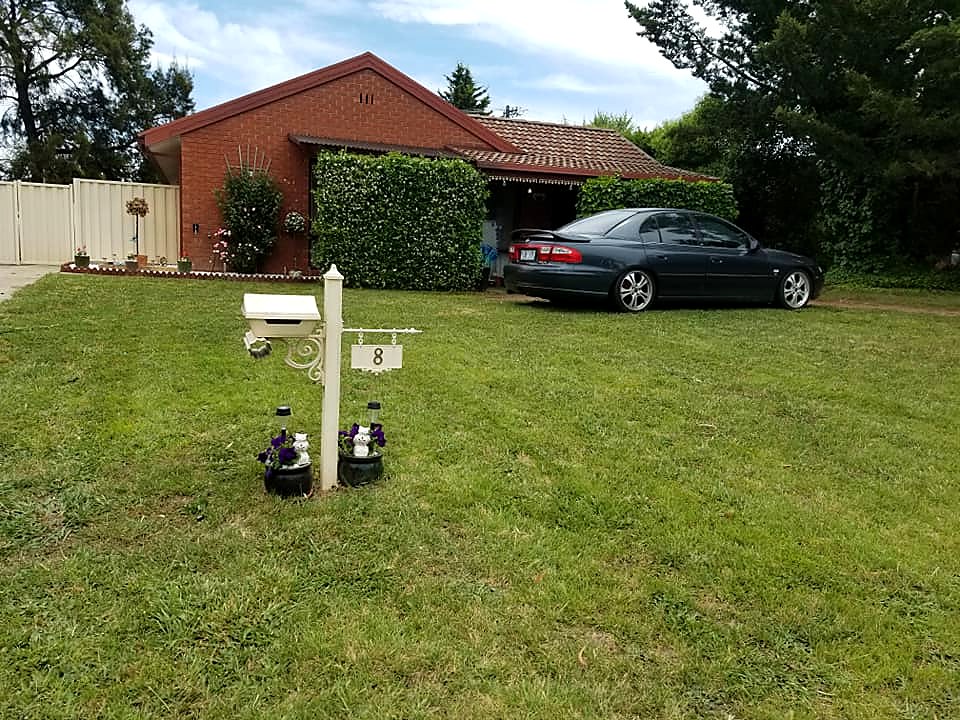 Outdoor garden maintenance work completed in the Queanbeyan area